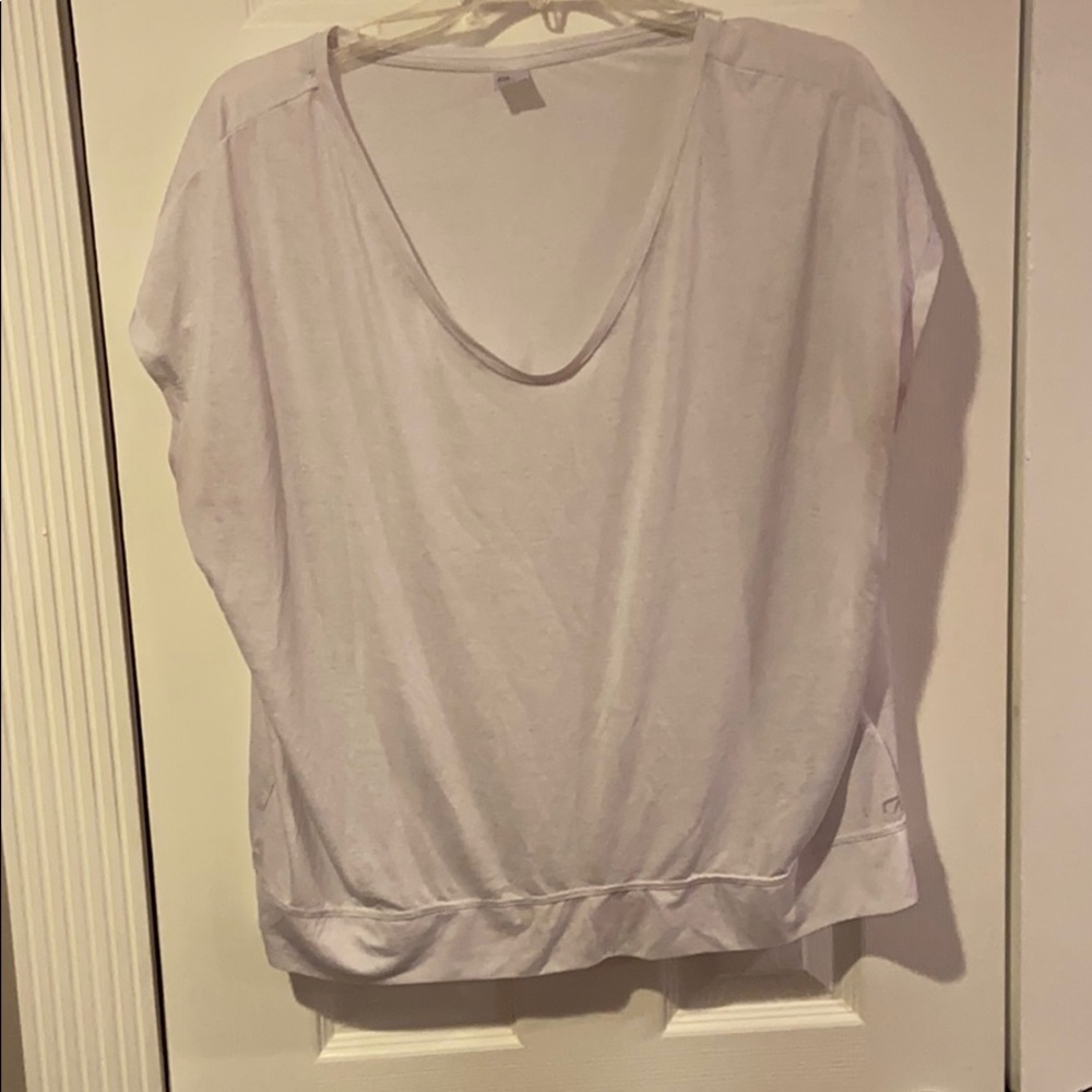 Gap fit white top